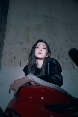 IRENE (ไอรีน) ผลิบานในฐานะศิลปินเดี่ยวอย่างงดงาม ด้วยมินิอัลบั้มชุดแรก 'Like A Flower' ยอดจำหน่ายวันแรกทะลุกว่า 2.5 แสนชุด และติดอันดับ 1 บนชาร์ต iTunes Top Albums กว่า 21 ภูมิภาคทั่วโลก